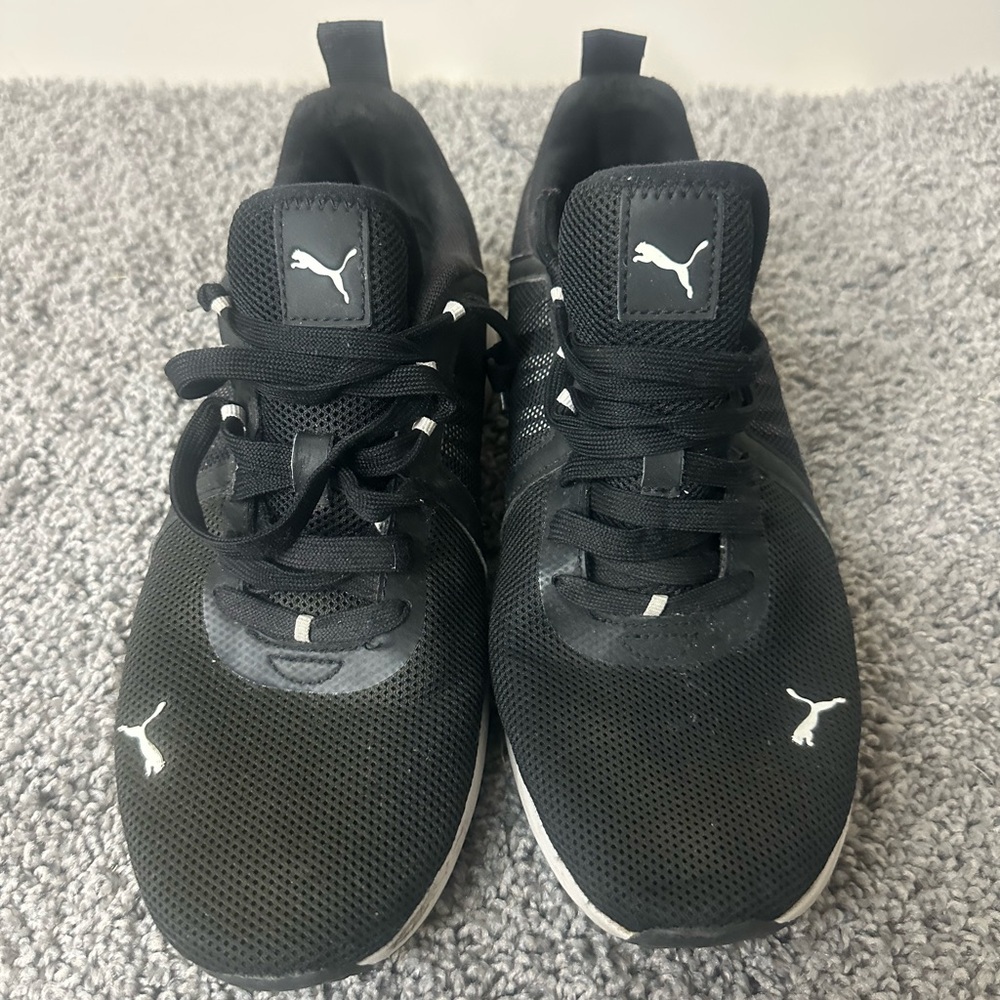 Puma Men's Black and White Sneakers